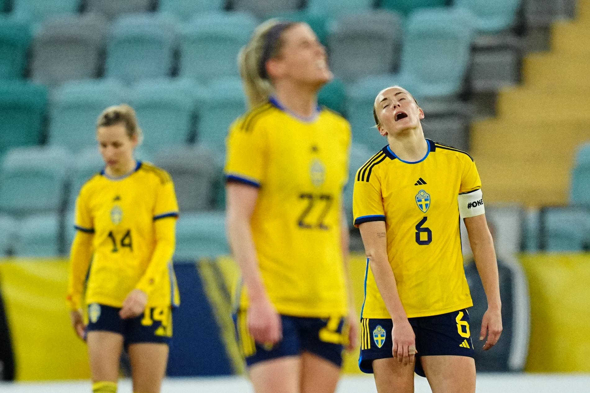 Svenskt depp efter det sena 3–3-målet.