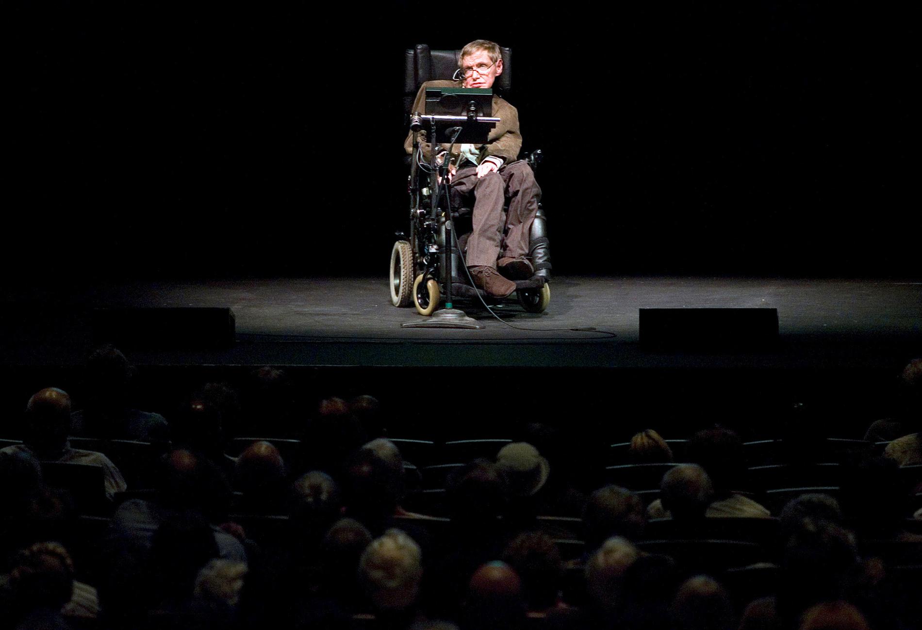 Stephen Hawking på en föreläsning 2007.