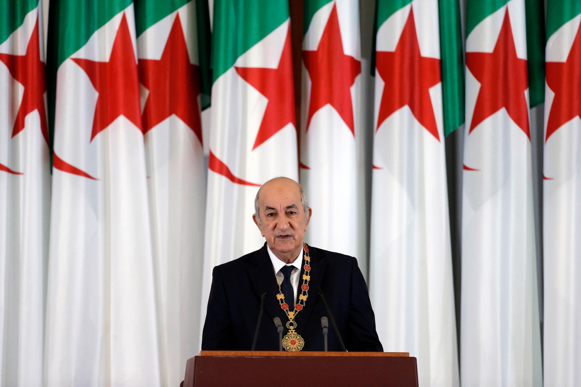 Algeriets president Abdelmadjid Tebboune vid ett tal då han svors in som president. Arkivbild.