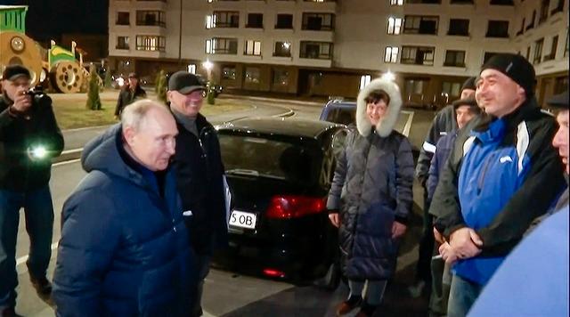 När den ryska regeringen släppte en video på Vladimir Putin  i Cherson och Luhansk hävdade ukrainska myndigheter att det var en dubbelgångare.