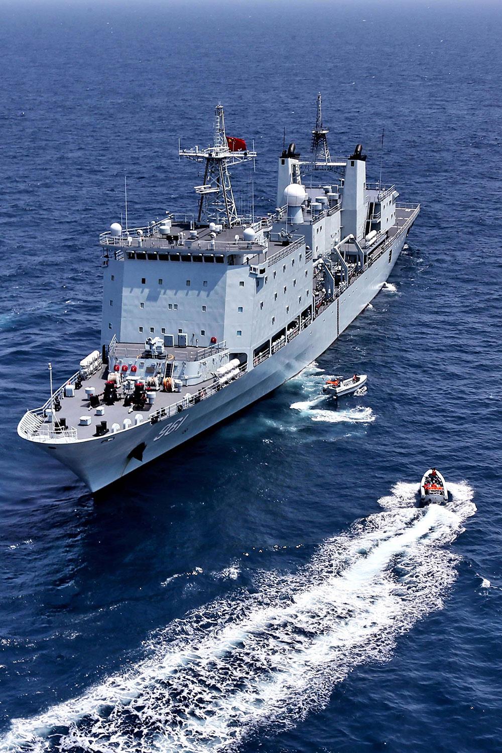 Kinesiska krigsfartyg under en flottövning.