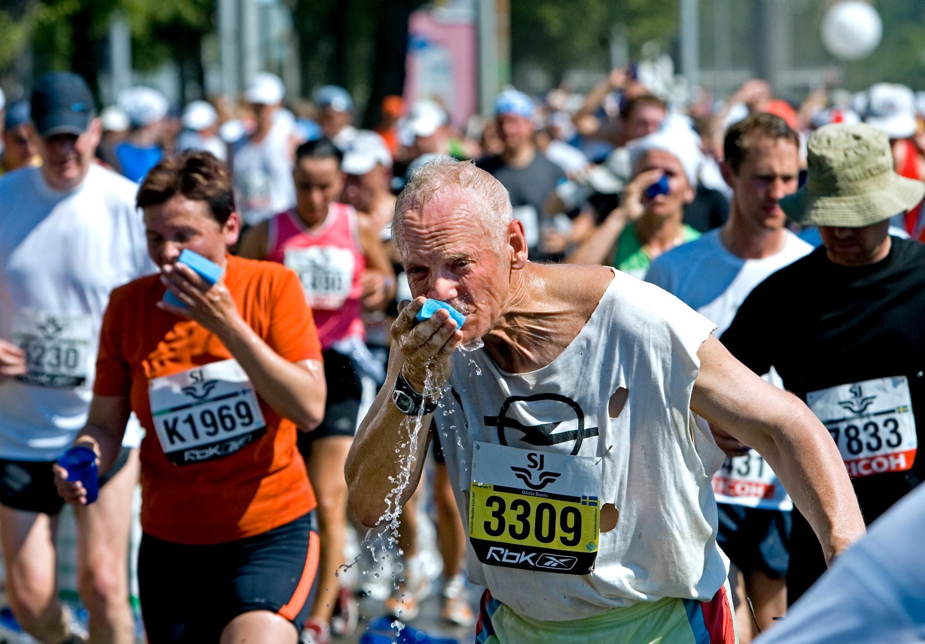 2007 var ett annat varmt Stockholm Marathon med 30 grader i skuggan.
