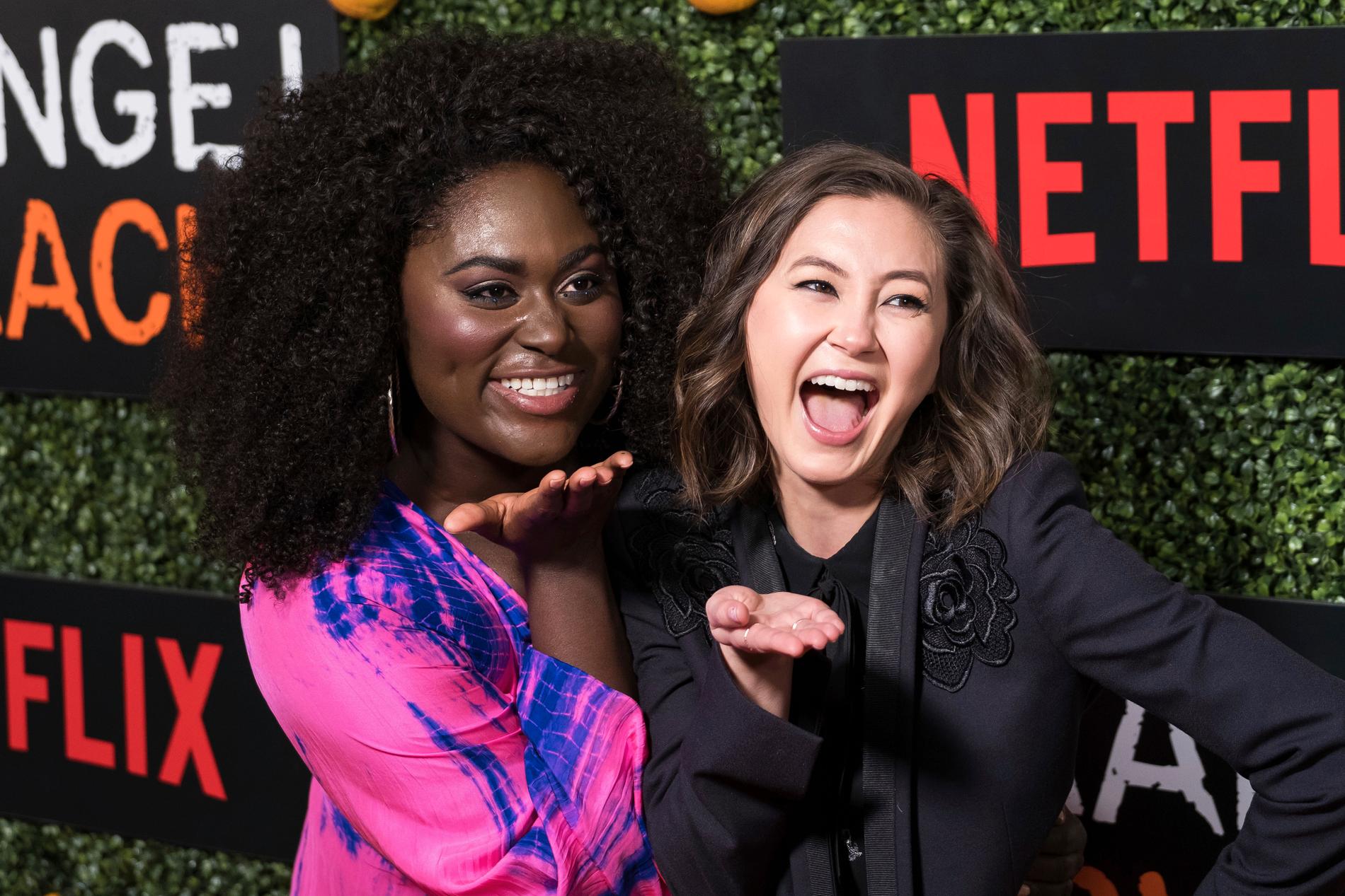 Skådespelarna Danielle Brooks och Kimiko Glenn från Netflixserien "Orange Is the New Black" som har flera hbtq-karaktärer. Arkivbild.