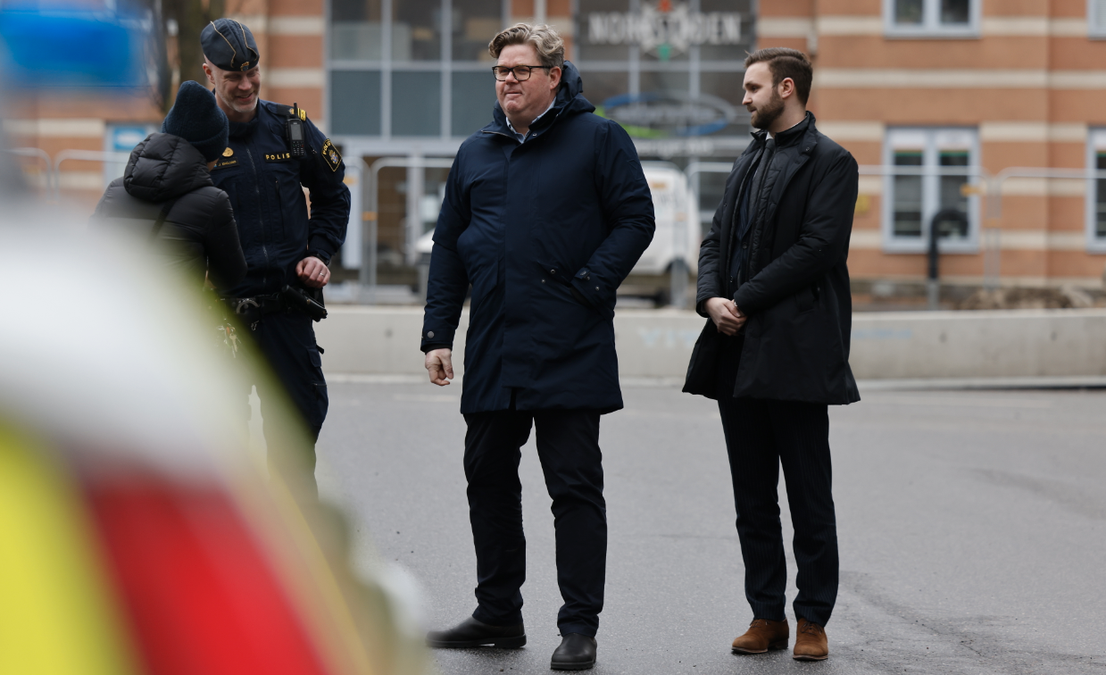 Justitieminister Gunnar Strömmer besökte Solna norr om Stockholm i lördags, efter fredagskvällens dödsskjutning. 