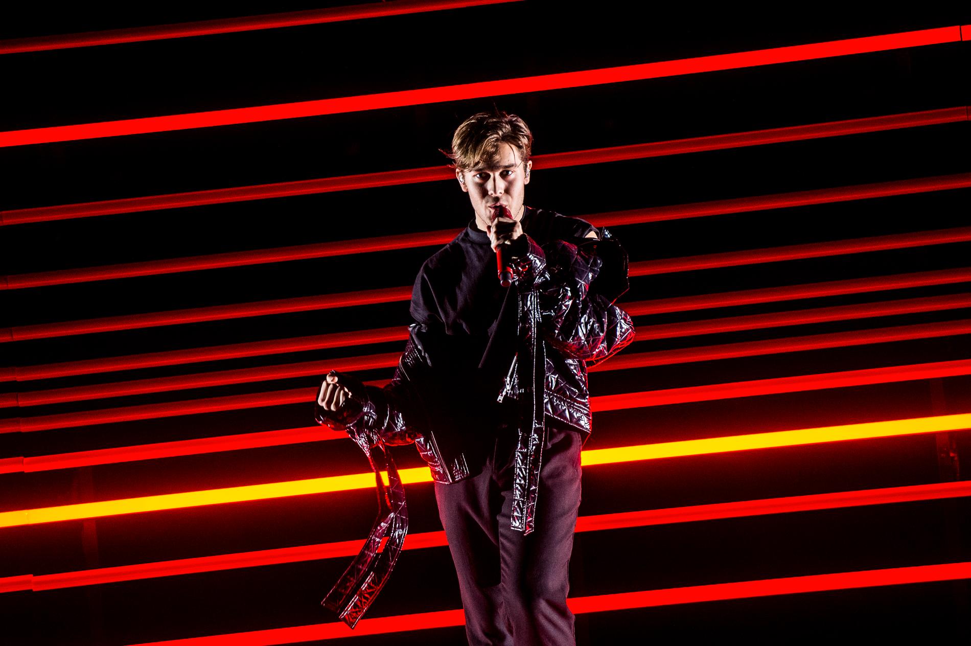 Benjamin gick direkt till finalen av Melodifestivalen med låten ”Dance you off”.