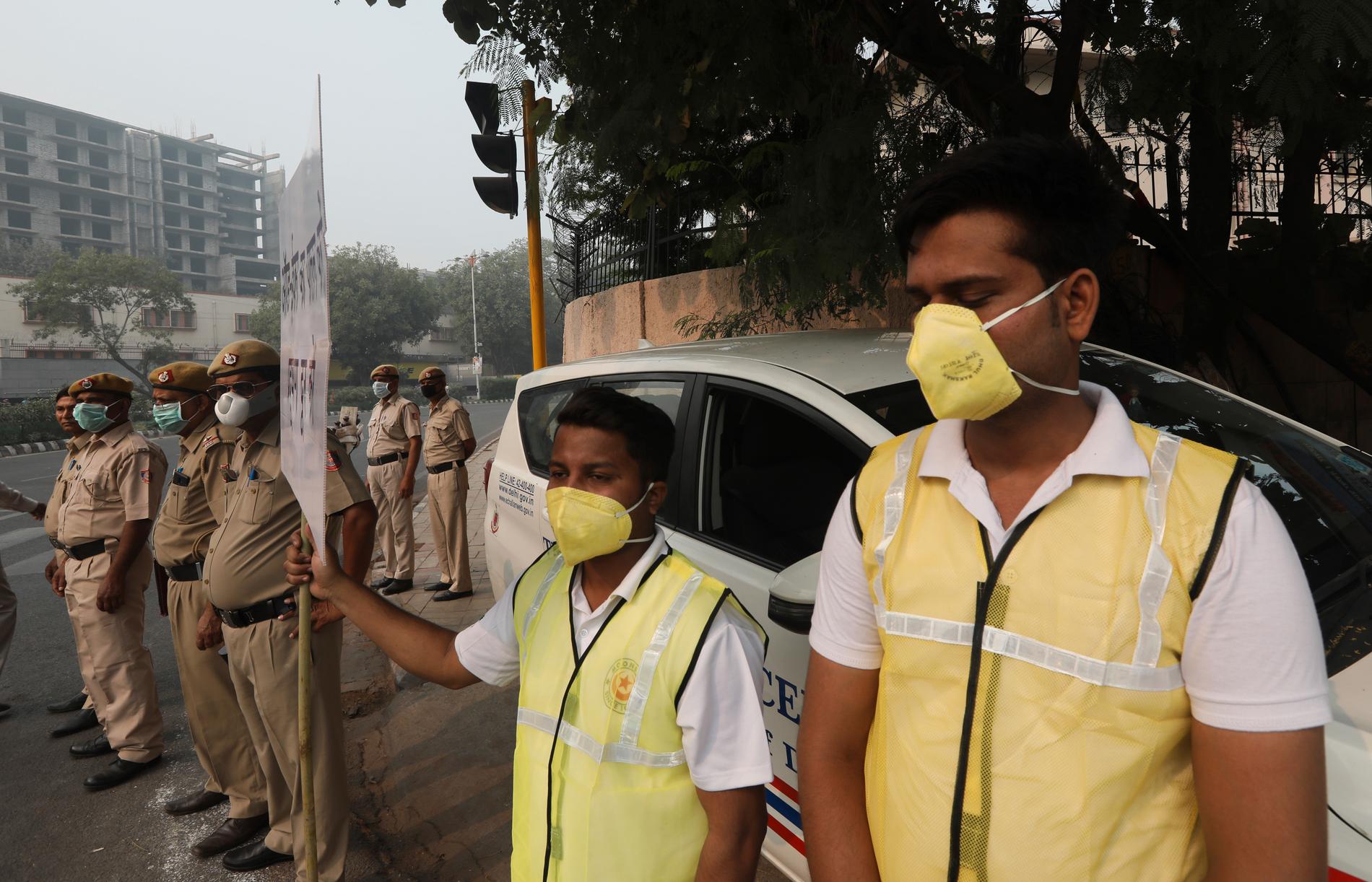 Den 1 november utlyste den statliga miljömyndigheten allmänt hälsonödläge i Delhi på grund av den dåliga luften.