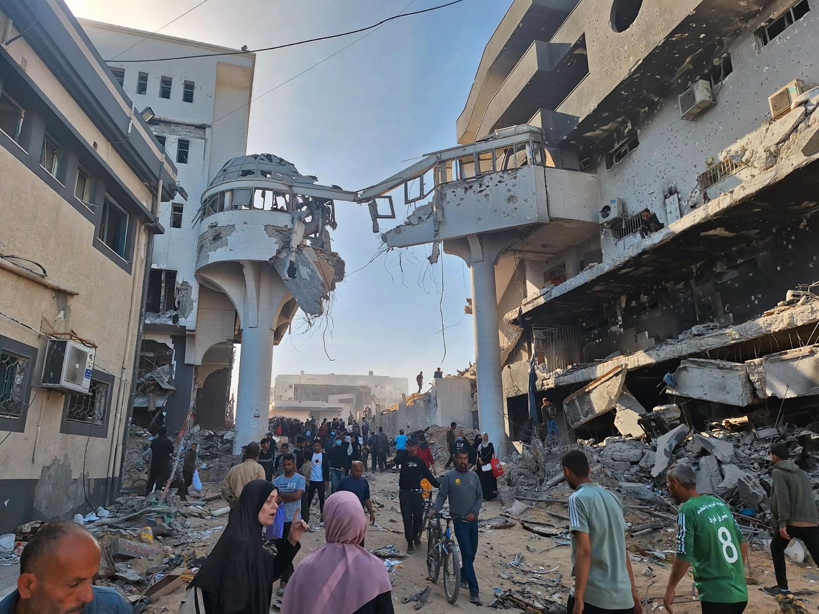 Förödelsen på al-Shifasjukhuset är enorm.