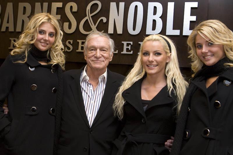 Hugh Hefner med sina tre flickvänner: Kristina och Karissa Shannon och Crystal Harris.