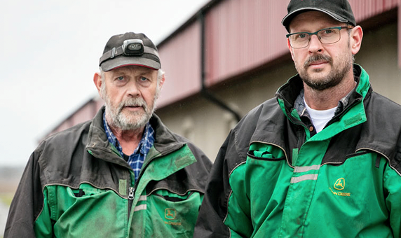 Bröderna Stig-Olof och Lars Haraldsson driver Haraldssons lantbruk i Grästorp.