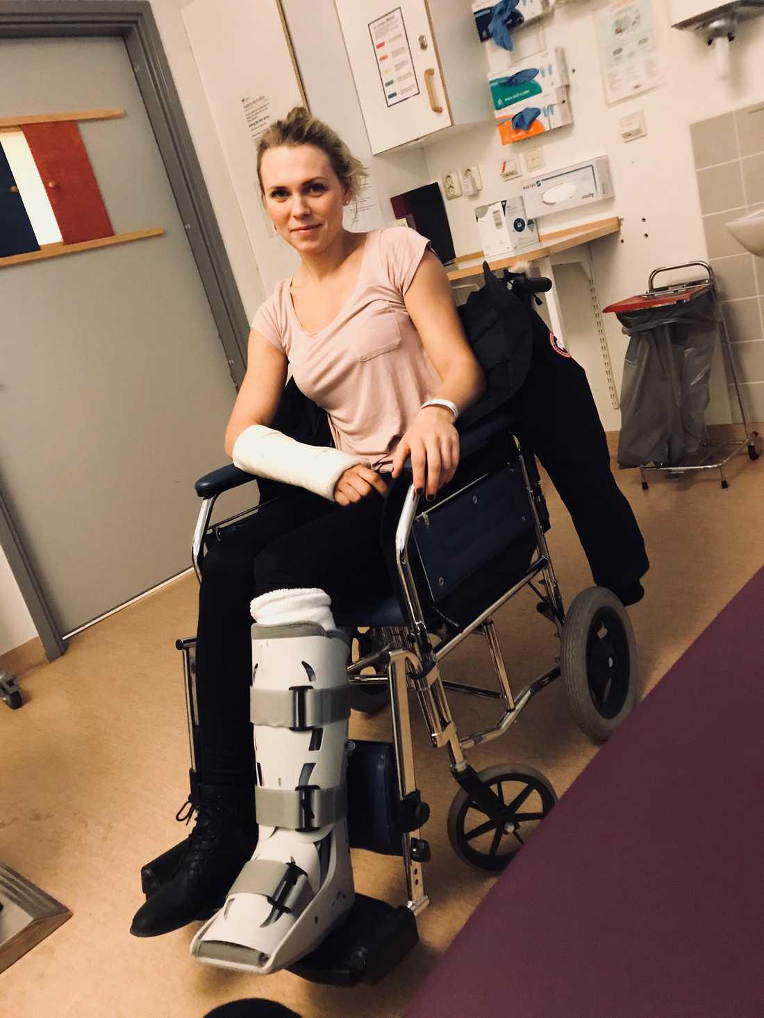 Josefine Ivehag på sjukhus en tid efter olyckan