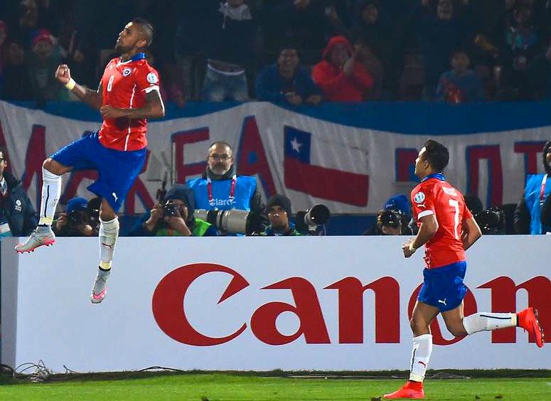 Chiles Arturo Vidal jublar efter 1–0.