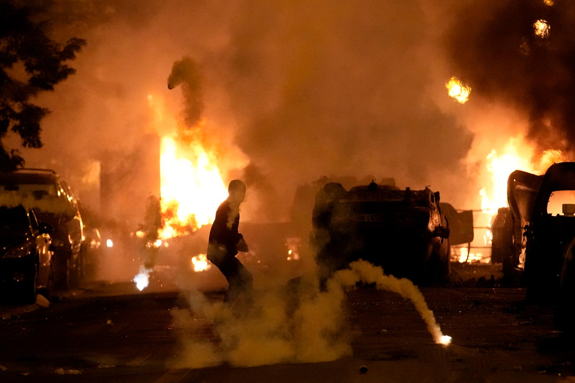 Våldsamma protseter har blossat upp runt om i Frankrike.