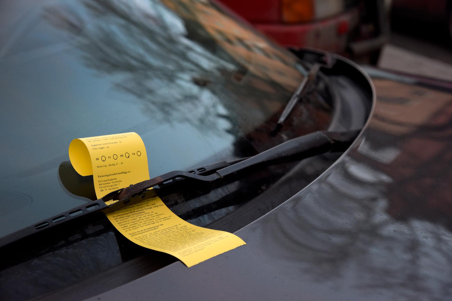Obetalda parkeringsavgifter har mer än halverats sedan 2014, enligt Kronofogden. Arkivbild.
