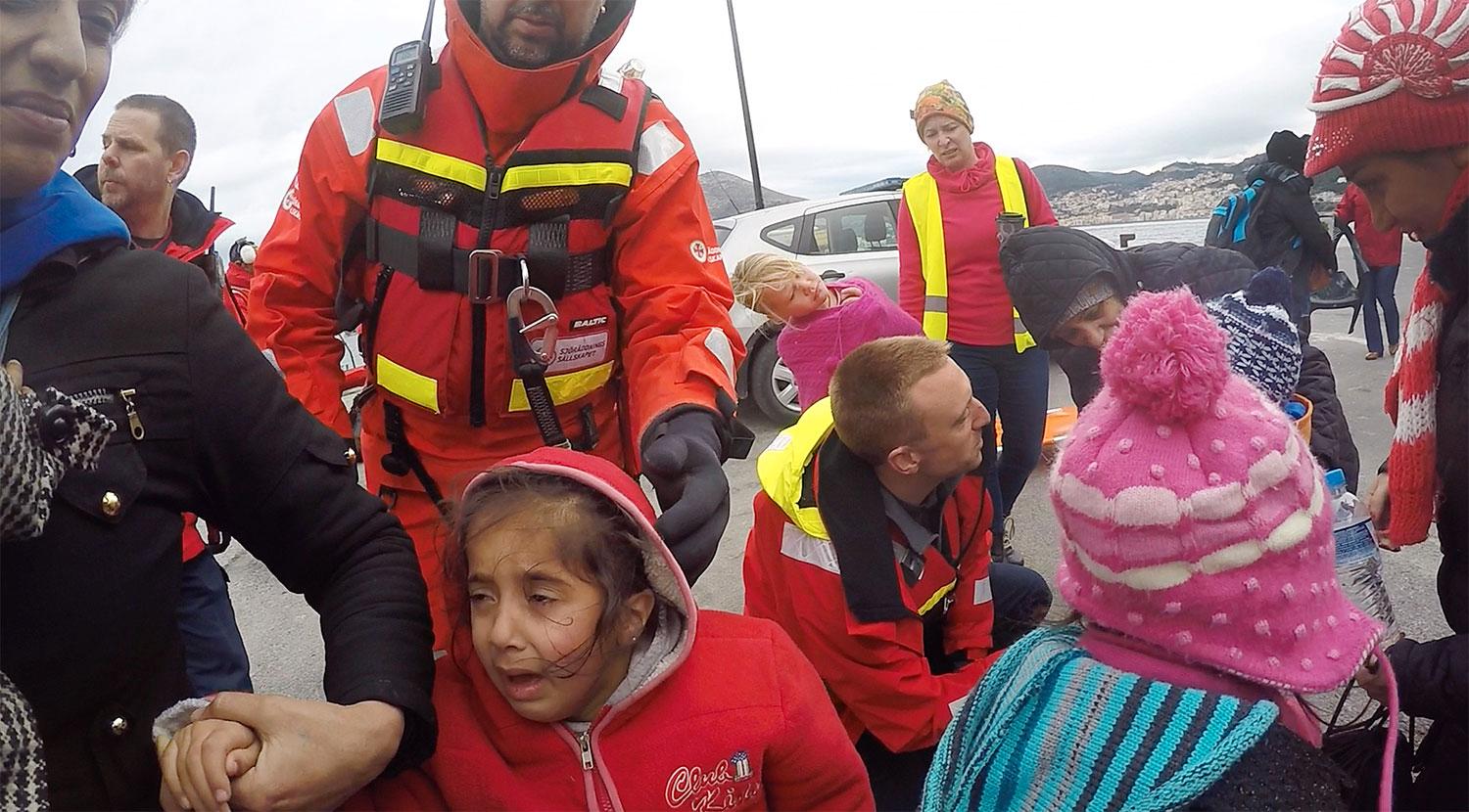 Fler än 65 000 000 har tvingats från sina hem, enligt FN:s senaste rapport. Bild från en räddningsinsats av Gula båtarna.