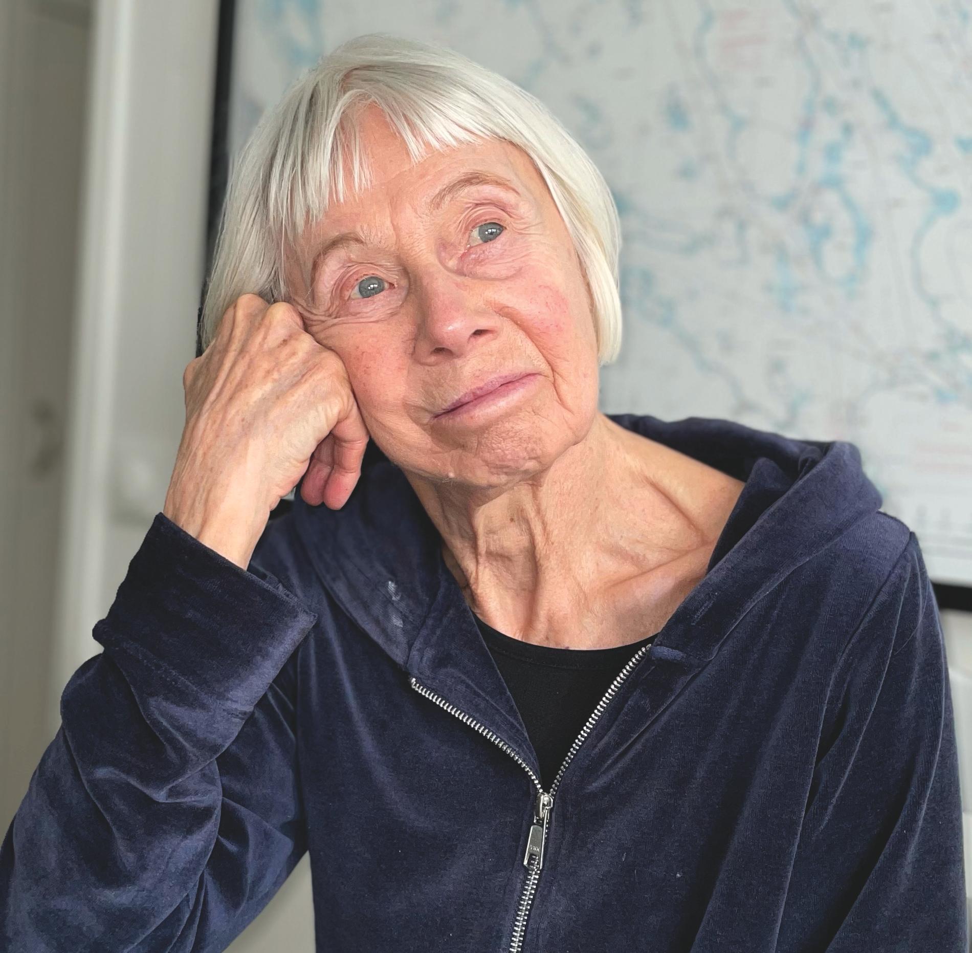 Birgitta Holm (född 1936), är författare och professor emerita i litteraturvetenskap vid Uppsala universitet. Hion har skrivit ett flerta böcker, tilldelades 2020 Mårbackapriset och är nu aktuell med essäboken ”Mnemosyne”.