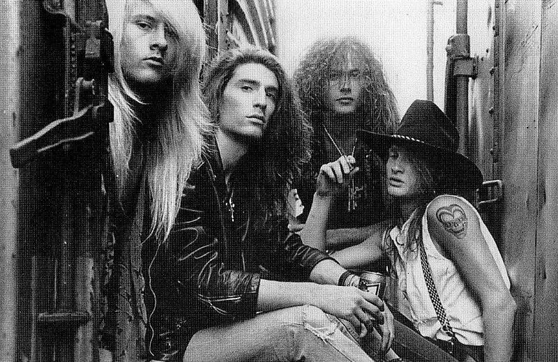 Promobild på Alice In Chains från 1988. Från vänster: Jerry Cantrell, Sean Kinney, Mike Starr och Layne Staley.