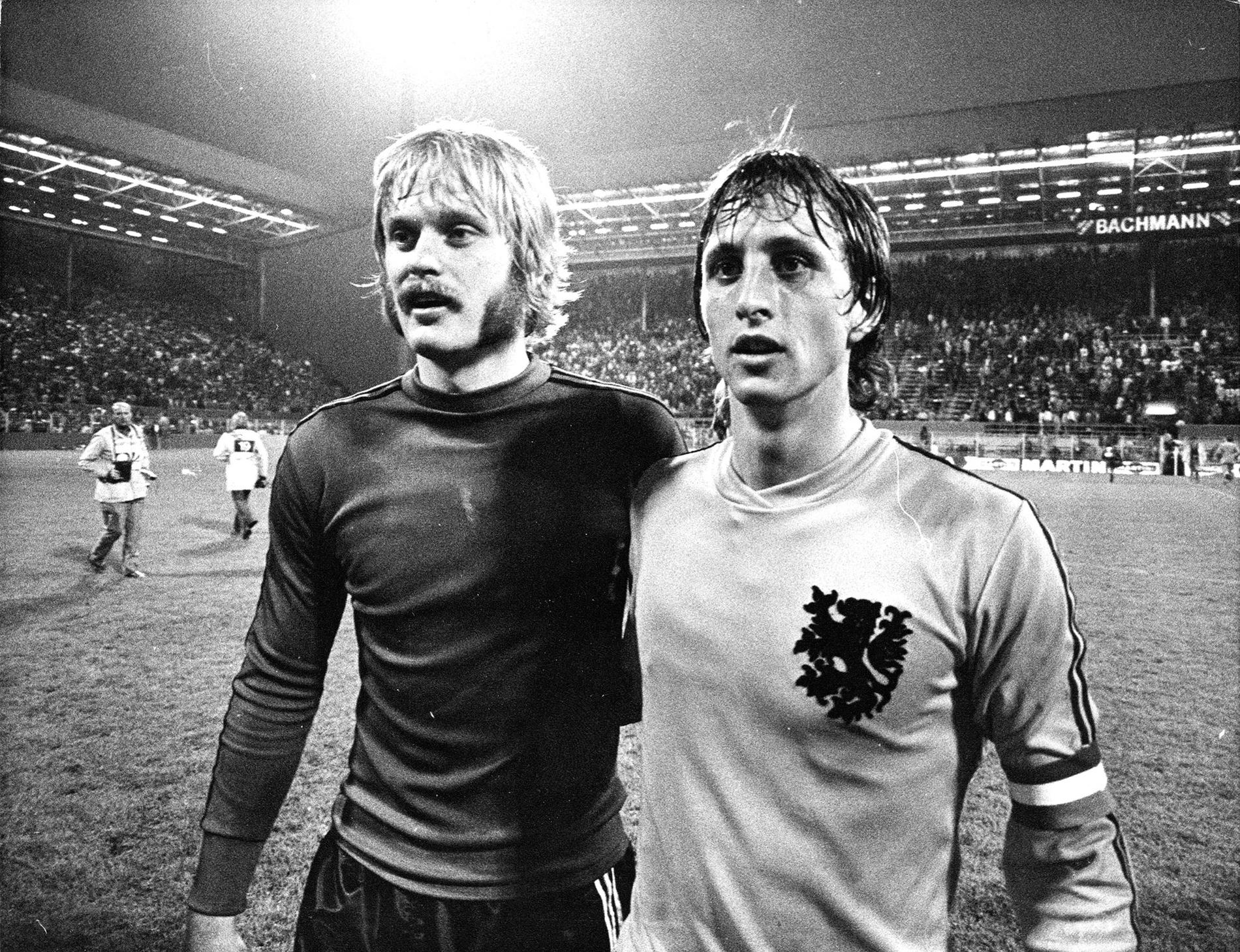 Ronnie Hellström och Johan Cruyff efter matchen Dortmund under VM i Tyskland 1974.