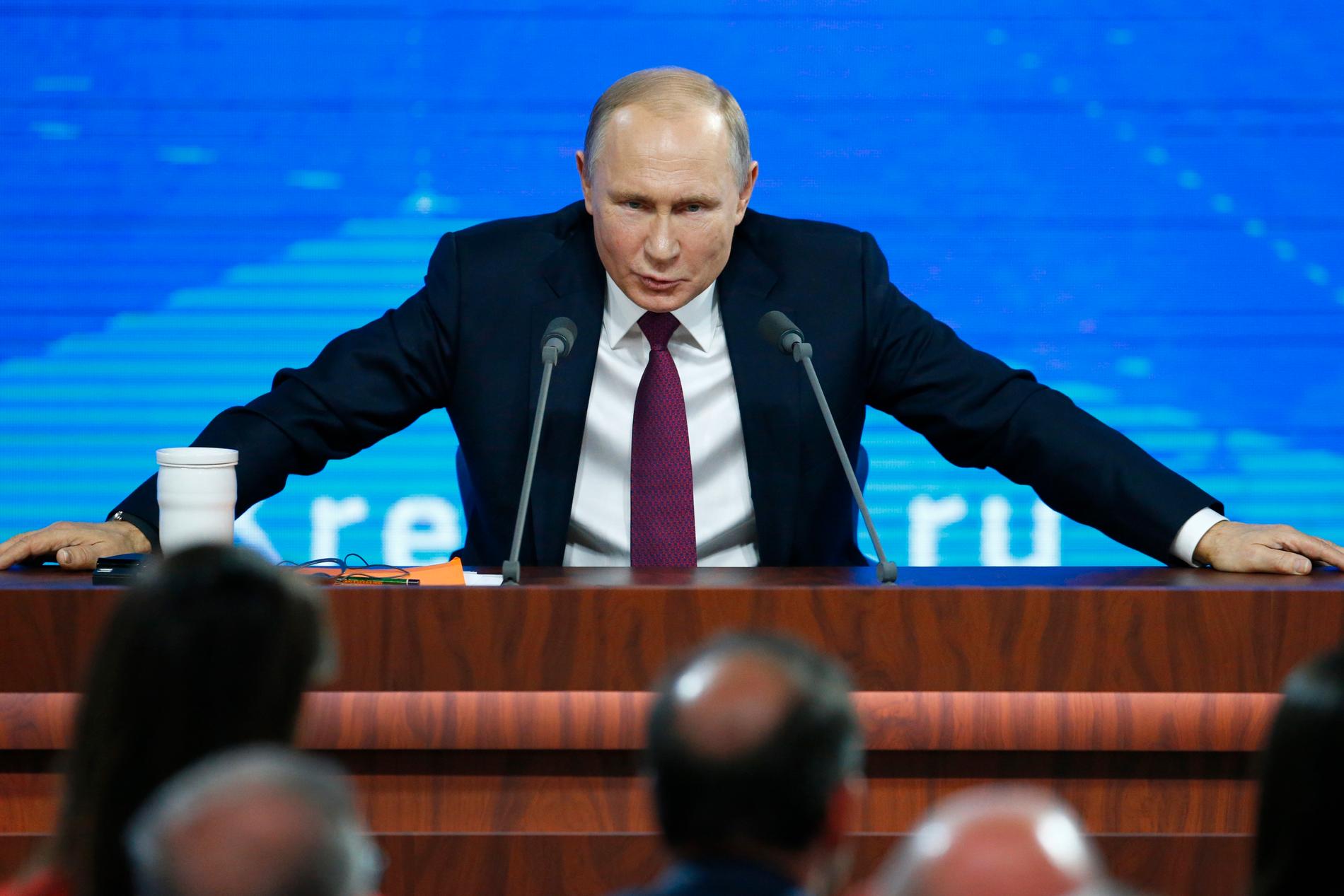 Putin kommer inte att avgå frivilligt, enligt experterna.