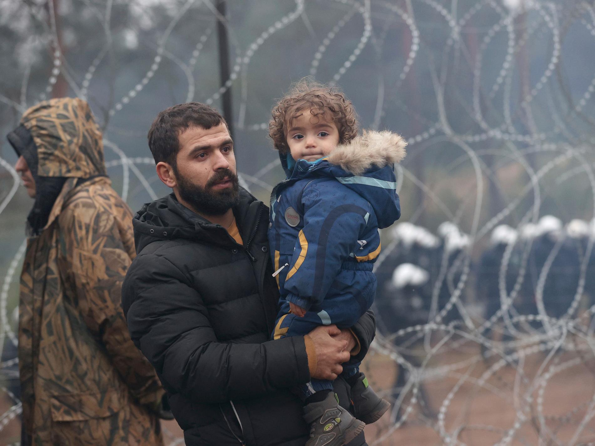 Europa stängslas in – men antalet migranter ökar