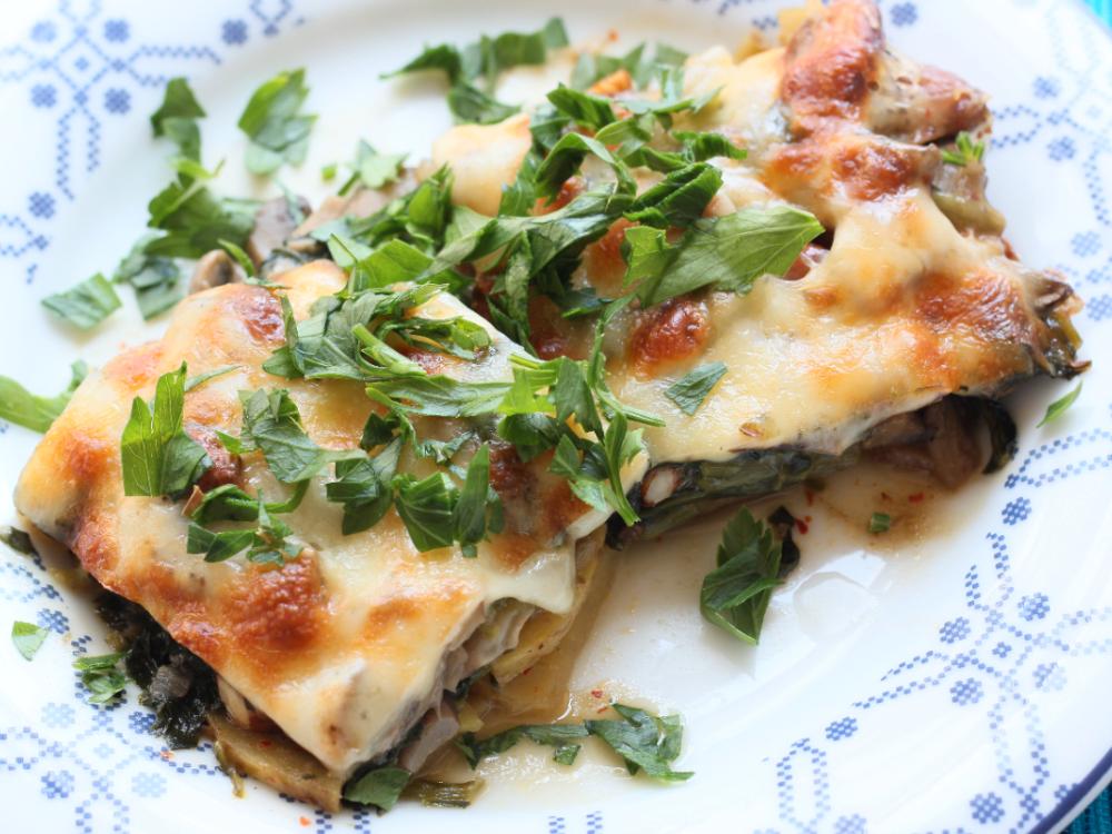 Bjud på rykande varm och krämigt god lasagne.
