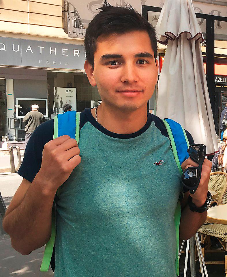 Sükrü, 17, från nordöstra Afghanistan kom till Sverige 2015 och lärde sig svenska. -Efter två avslag från Migrationsverket är han nu i Paris.