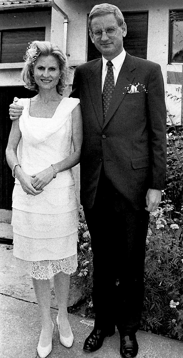 GIFTA I 10 ÅR Så här såg makarna Bildt ut på bröllopet i Sarajevo 1998.
