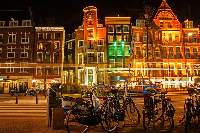 Amsterdam vill förbättra luften i staden och ska förbjuda bensin och dieseldrivna bilar.