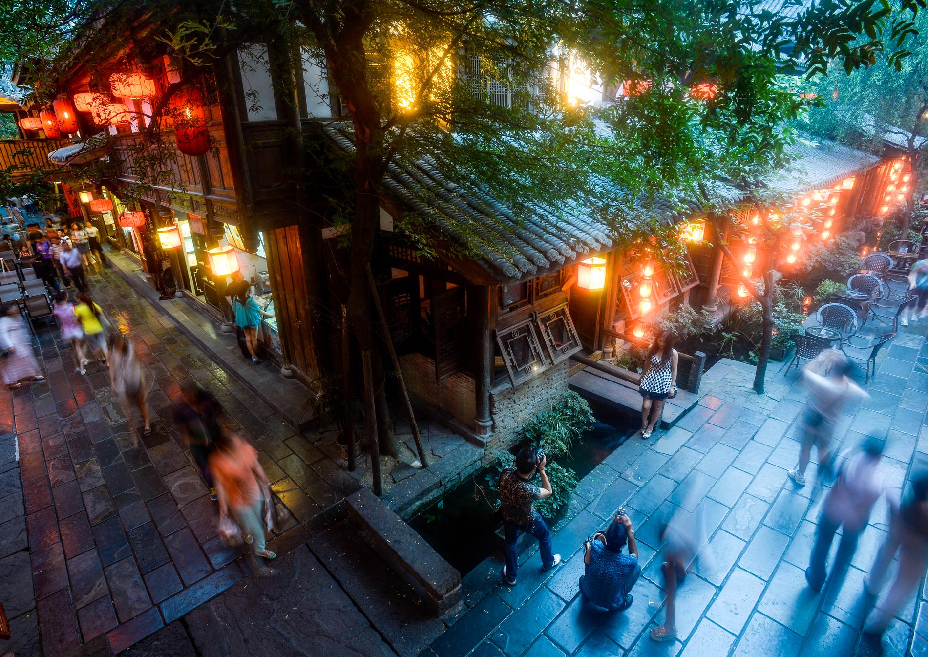 Chengdu är en livlig stad i den kinesiska provinsen Sichuan. Restaurangen på bild är inte den som nämns i artikeln.