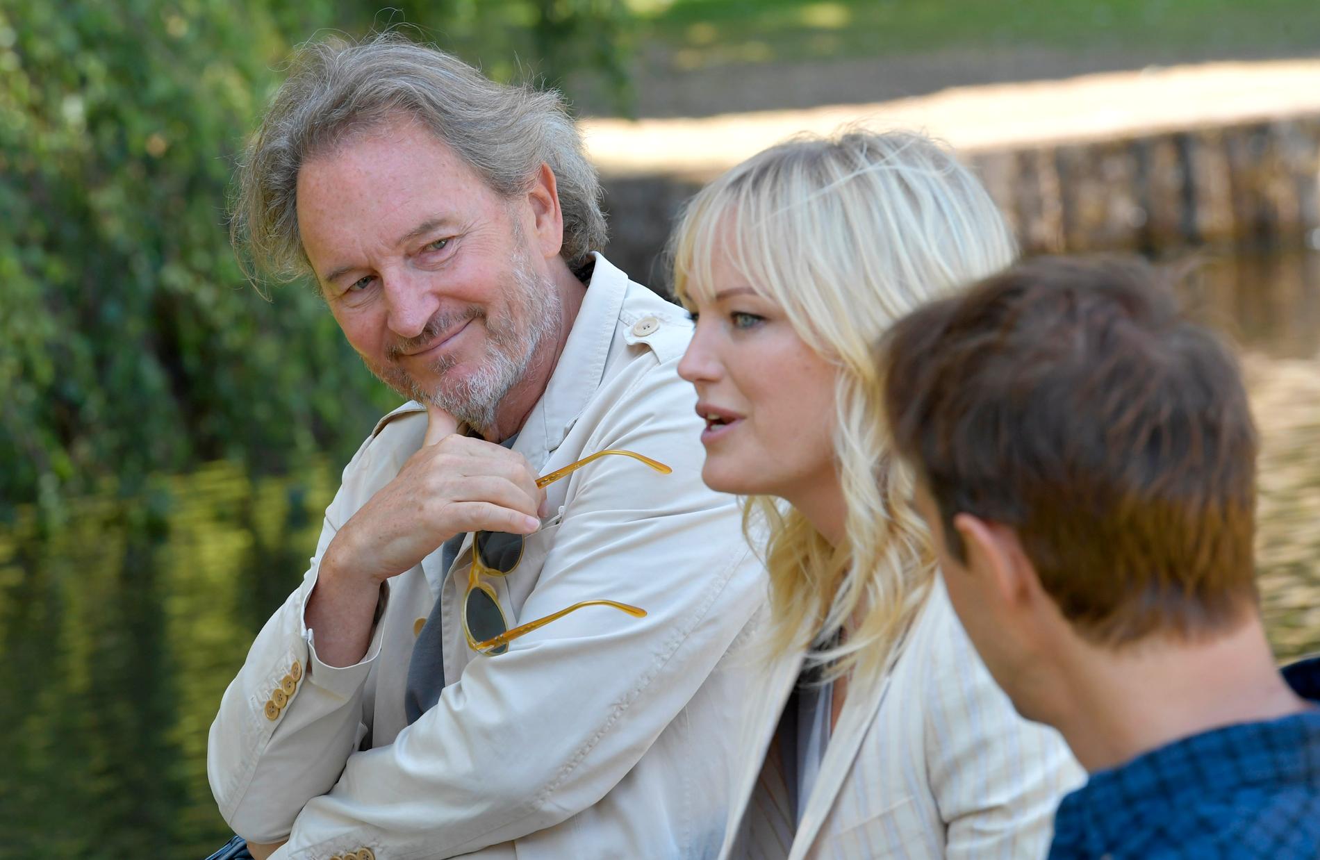 För närvarande är Åkerman i Sverige för att spela in Tomas Ledin-filmen ”En del av mitt hjärta”.