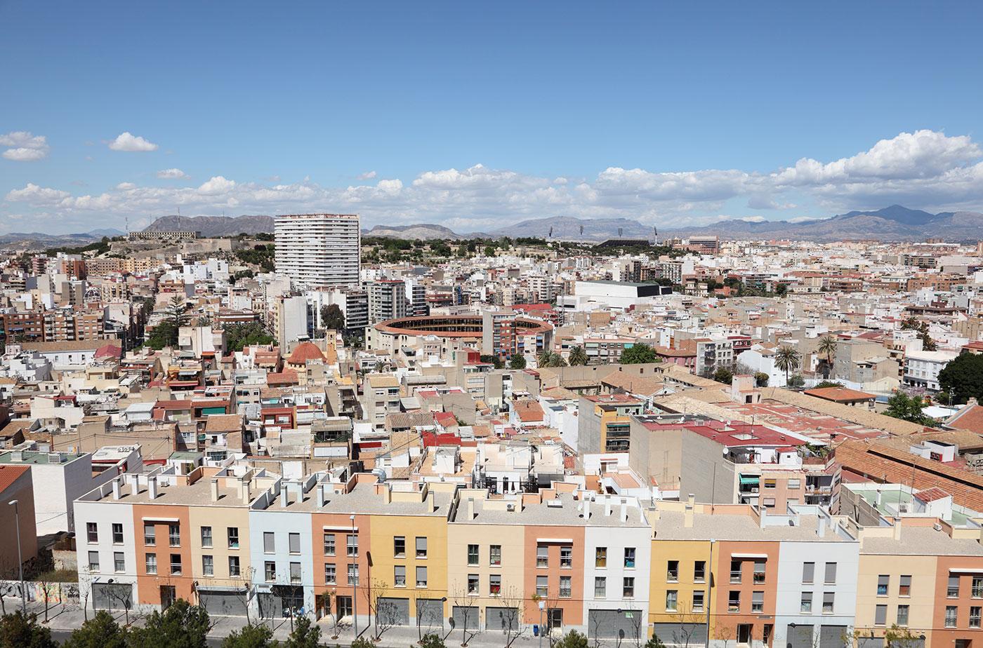 I Spanien ligger det genomsnittliga kvadratmeterpriset på drygt 13 500 kronor och priserna fortsätter falla.