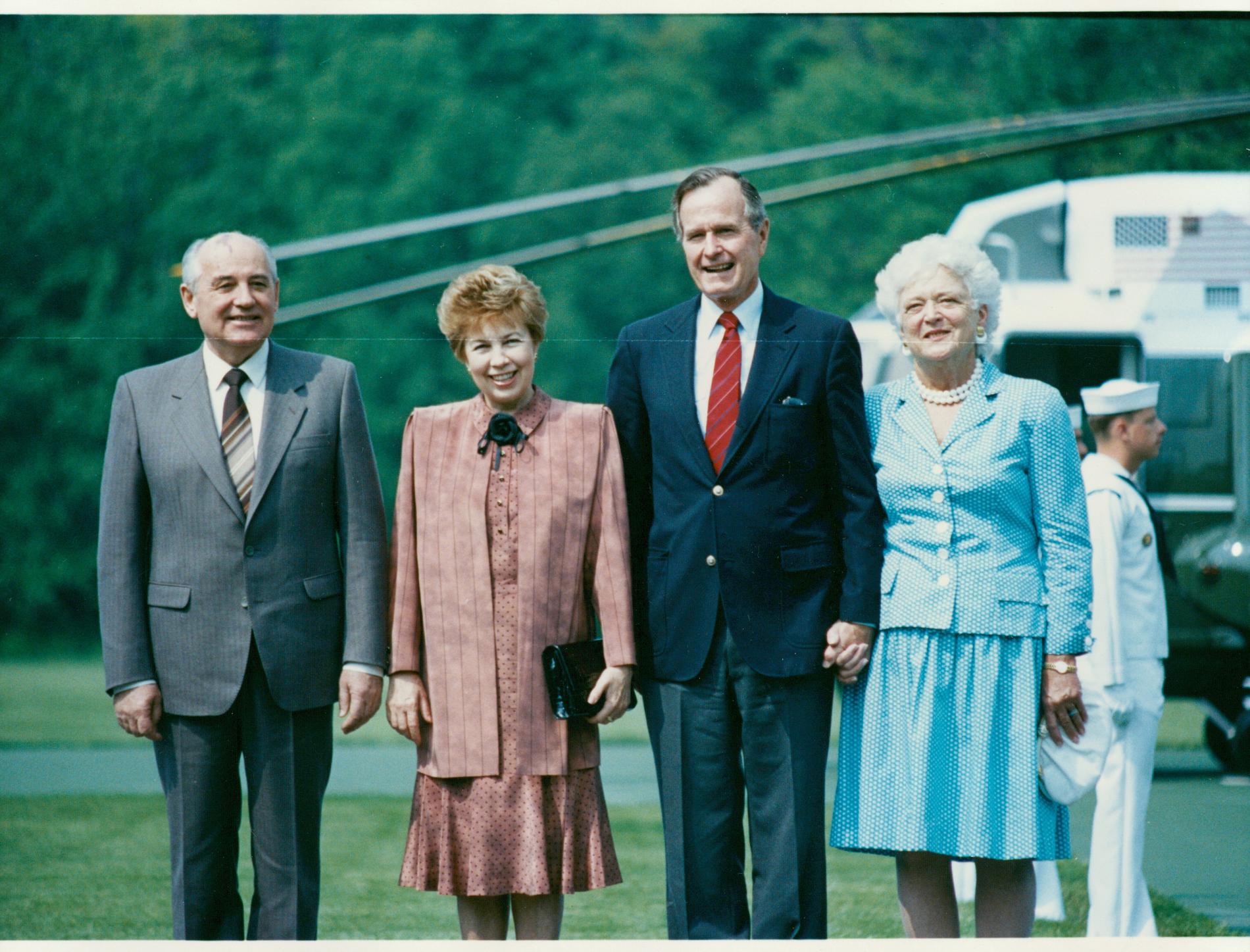 Michail Gorbatjov, frun Raisa Gorbatjova, George H.W. Bush och Barbara Bush. 