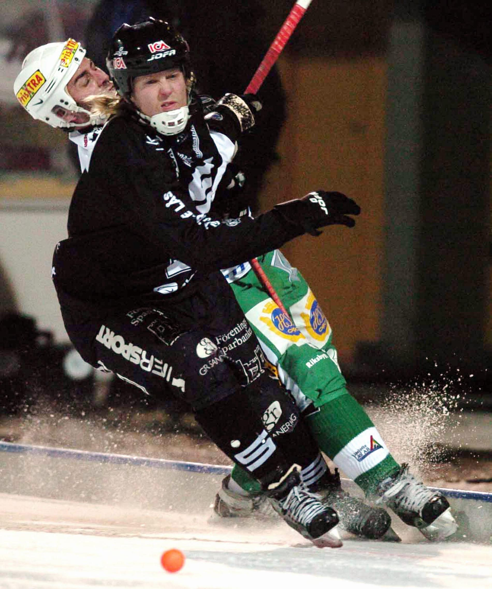 Niklas Spångberg tog för sig på isen.