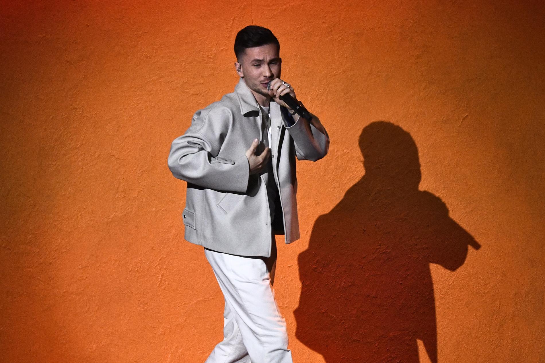 Paul Rey med låten ”The Missing Piece” i Melodifestivalen 2021.