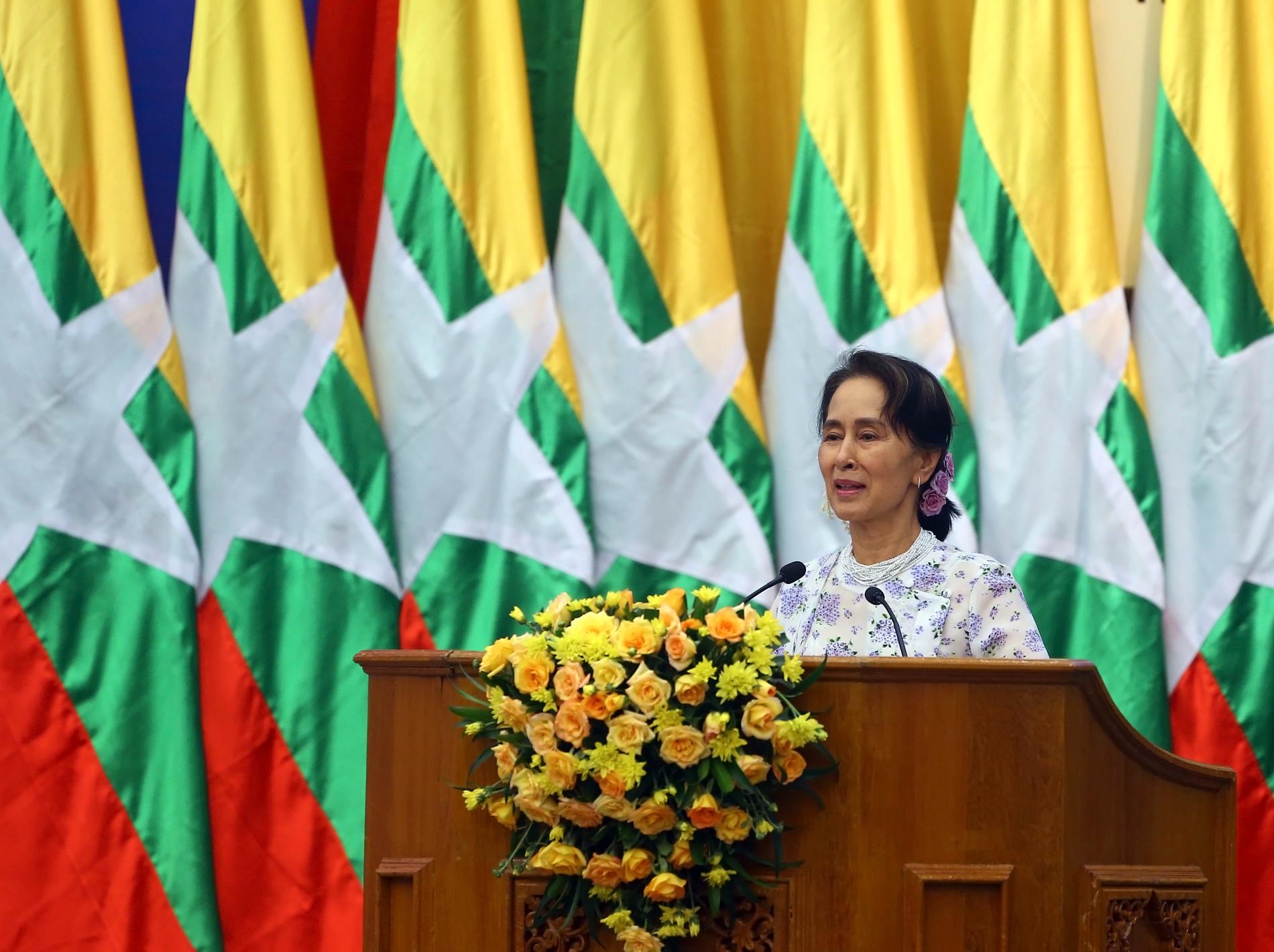 Myanmars ledare Aung San Suu Kyi vid ett tal i november. Arkivbild.