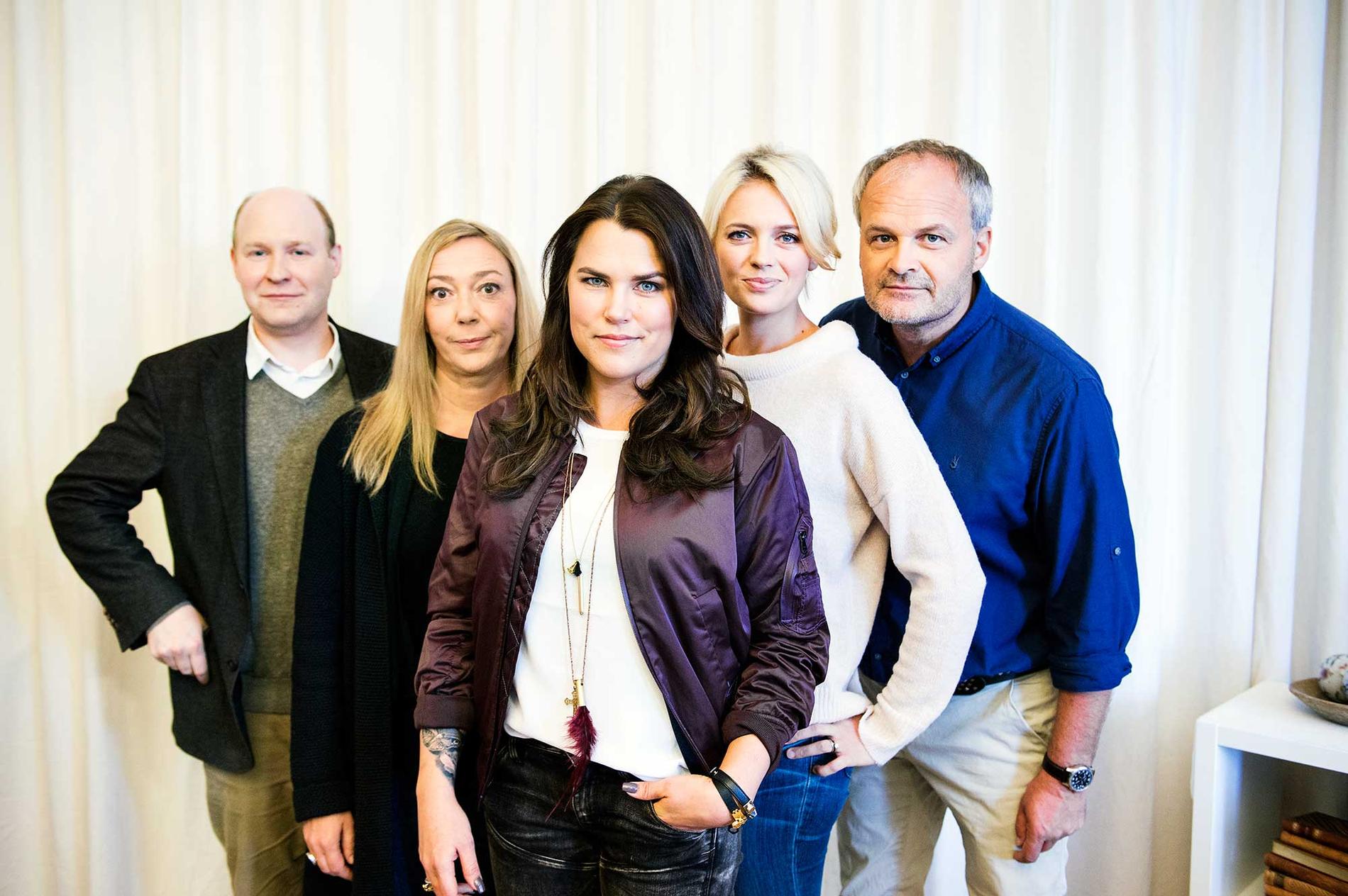 Laddade för sista säsongen av ”Solsidan”, från vänster Henrik Dorsin, Malin Cederbladh, Mia Skäringer, Josephine Bornebusch och Johan Rheborg.