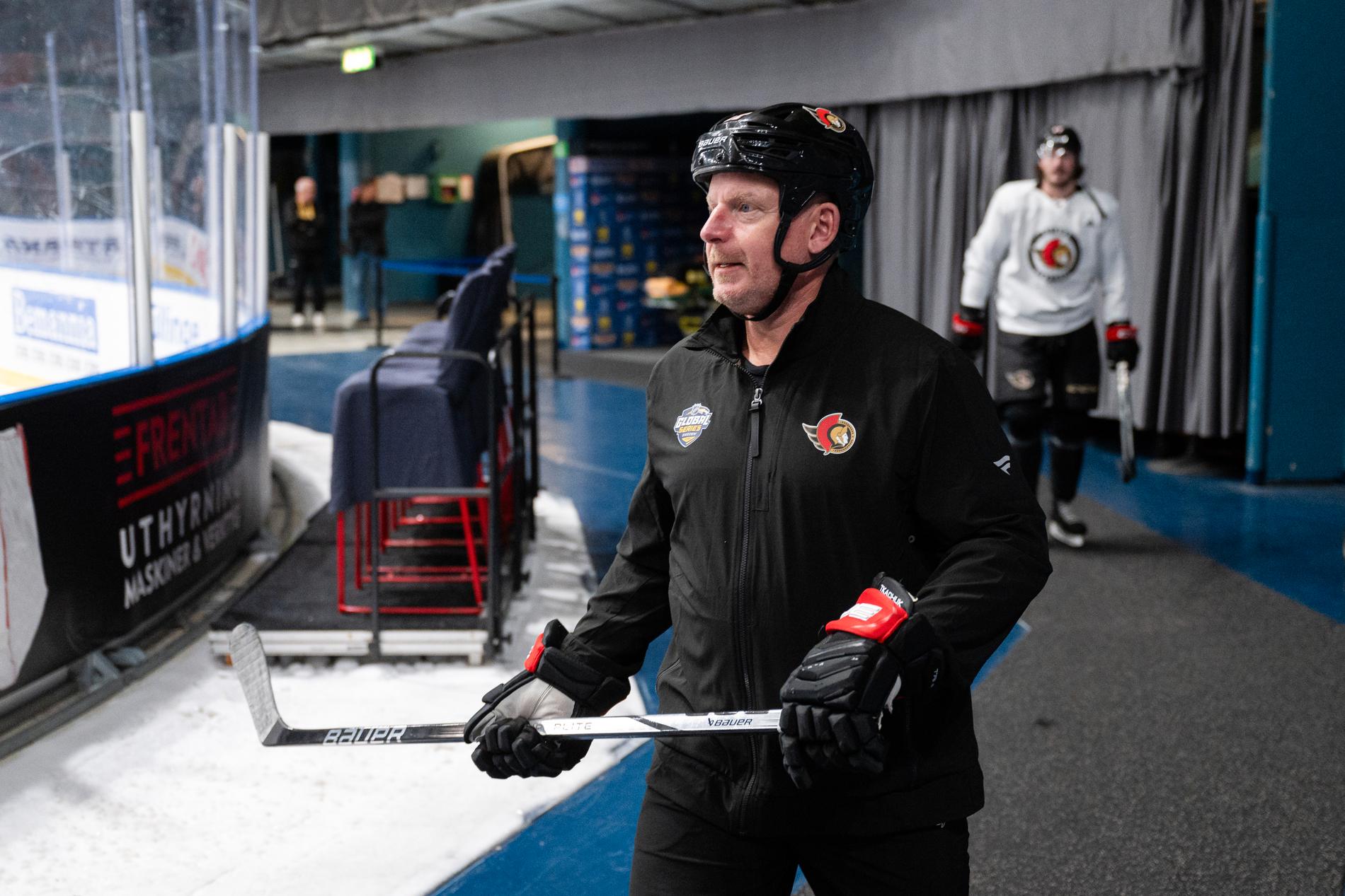 Daniel Alfredsson är med på isen under Ottawas träningar. Så även på Hovet under måndagen.