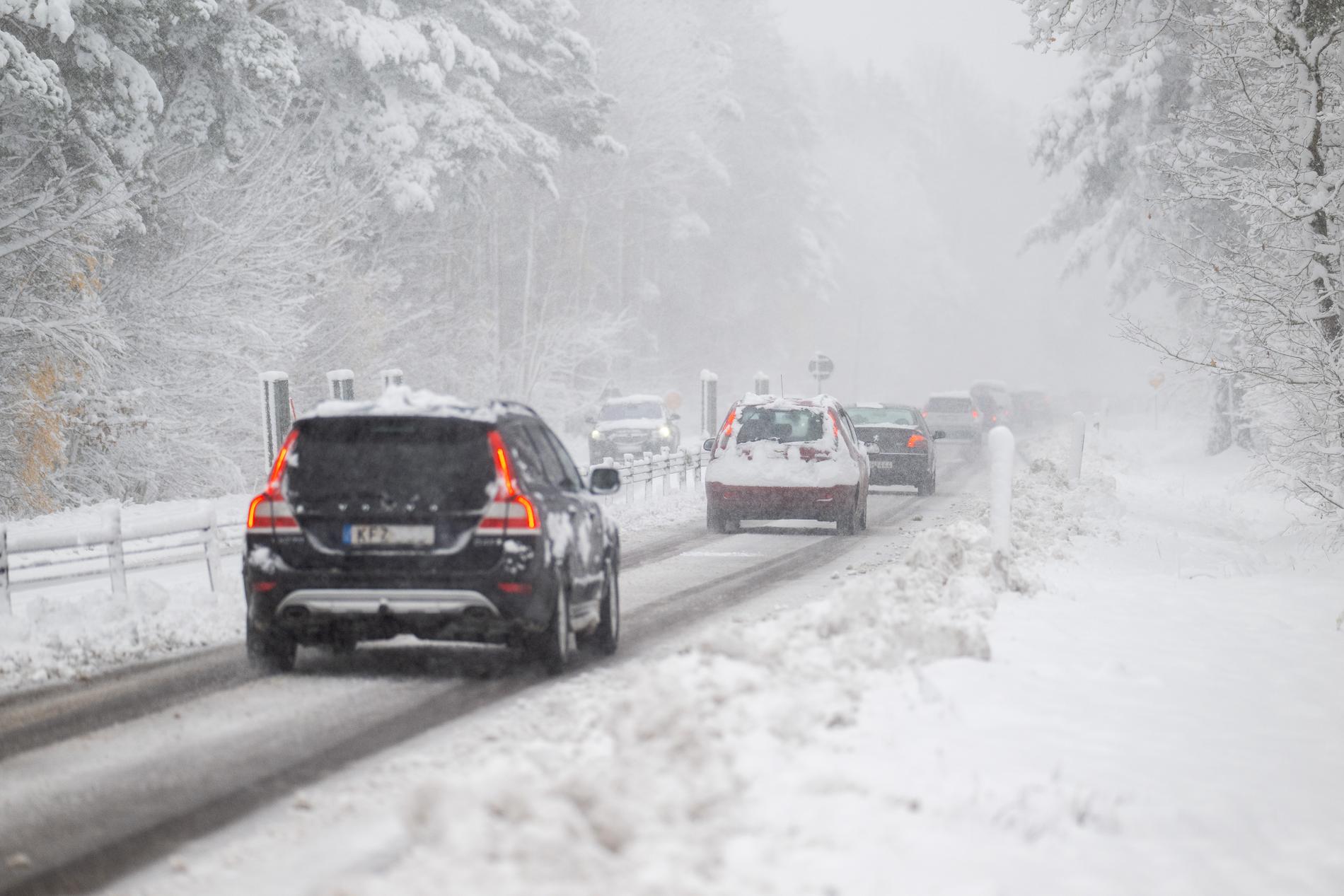 SMHI varnar för snöfall i stora delar av västra och inre Götaland under onsdagen.
