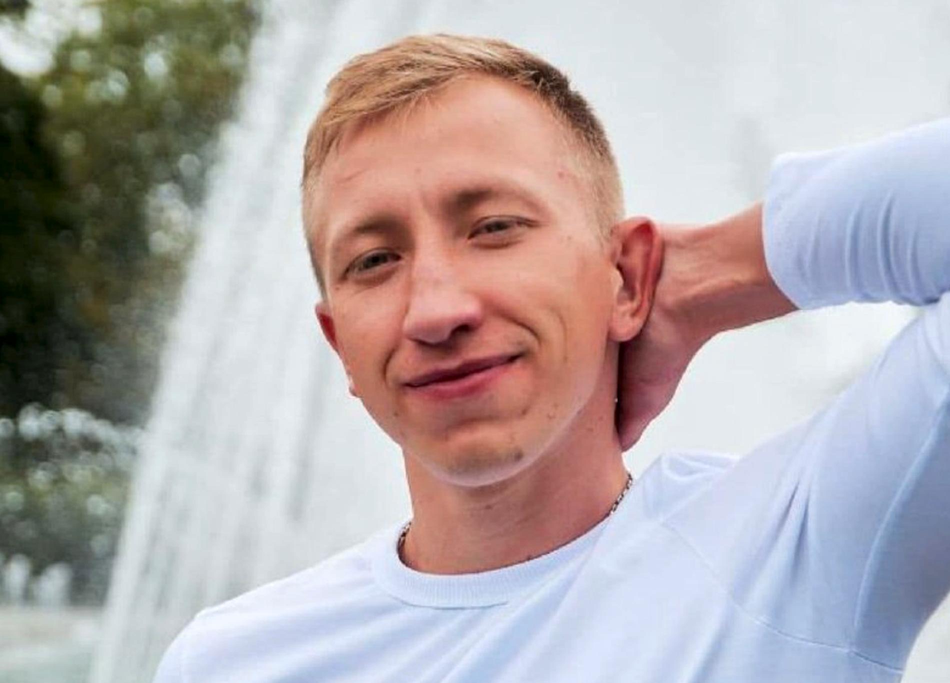Den belarusiske aktivisten Vitalij Sjisjov hittades död i en park i Kiev under tisdagen.