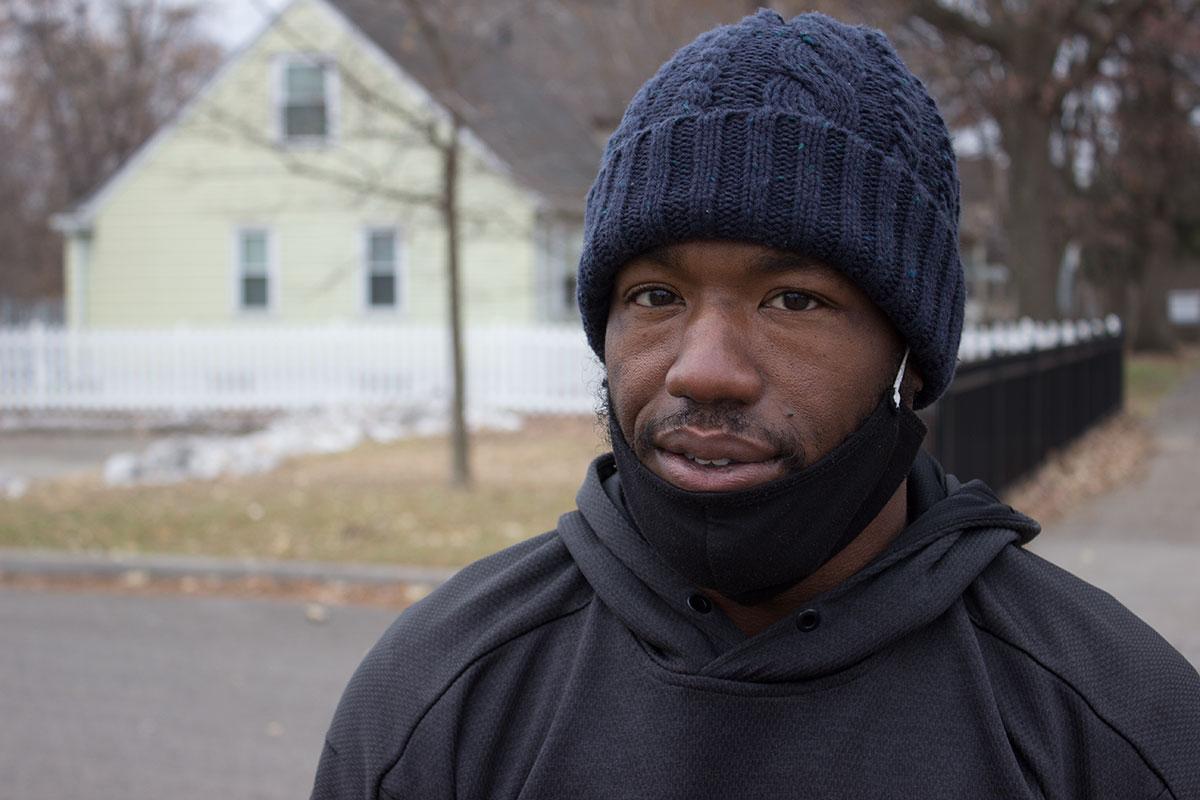 ”Jag känner mig upprörd, jag har också barn – det måste bli förändring. En obeväpnad svart man ska inte dö på det viset”, säger Donald Williams, 32.