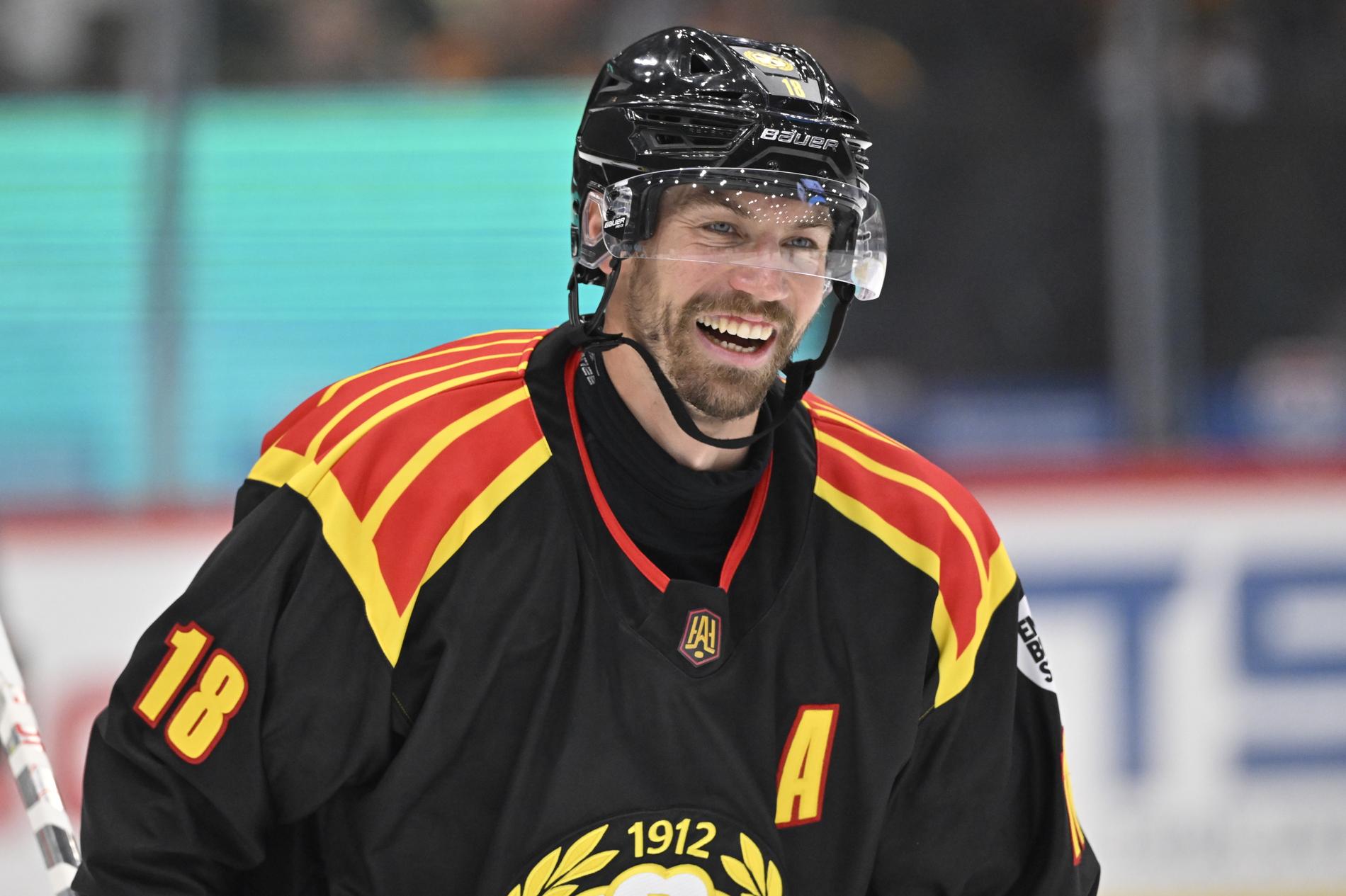 Anton Rödin och hans Brynäs hade mycket att dra på smilbanden åt i den första finalmatchen mot Djurgården i det hockeyallsvenska slutspelet. Arkivbild.