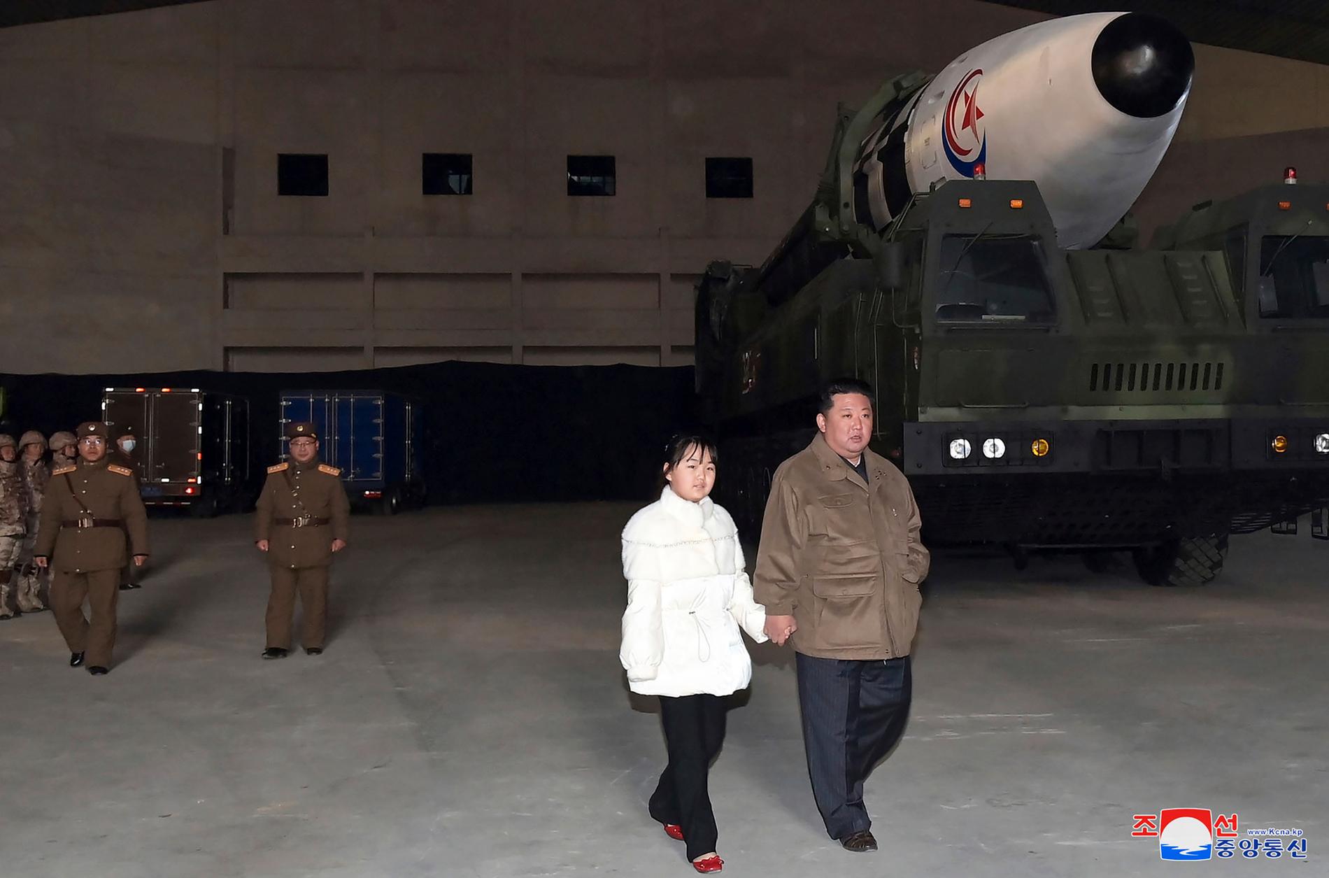 Kim Jong-Un med dottern.