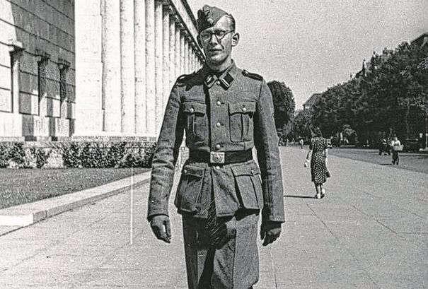 Oskar Gröning - då i SS-uniform.