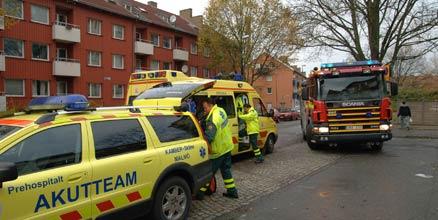 Räddningstjänsten fick loss pojken från mangeln. Han fördes till universitetssjukhuset i Malmö där han sövdes ner.