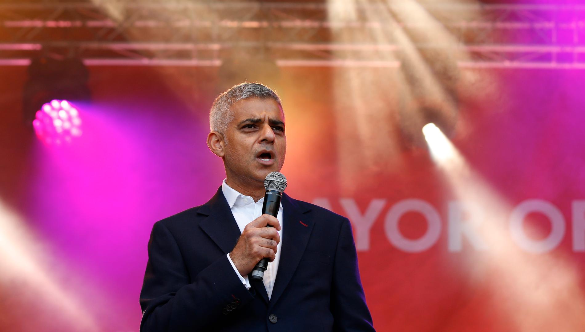 Londons borgmästare Sadiq Khan står för det moraliska ledarskapet i Storbritanniens socialdemokratiska parti Labour.