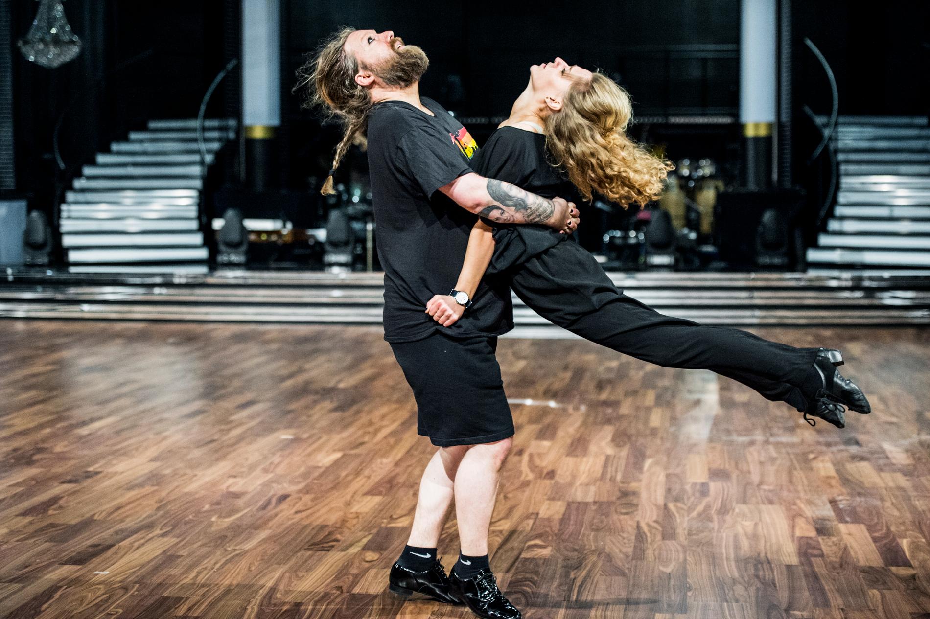 Maria Zimmerman och Rickard Söderberg repar inför ”Let's dance”