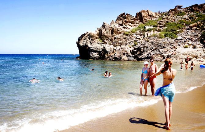 VAI, KRETA Lugn och mycket vacker strand, den enda i Grekland som kantas av naturliga palmer. Ligger längst ut på Kretas östra spets. Boka din resa till Kreta här!