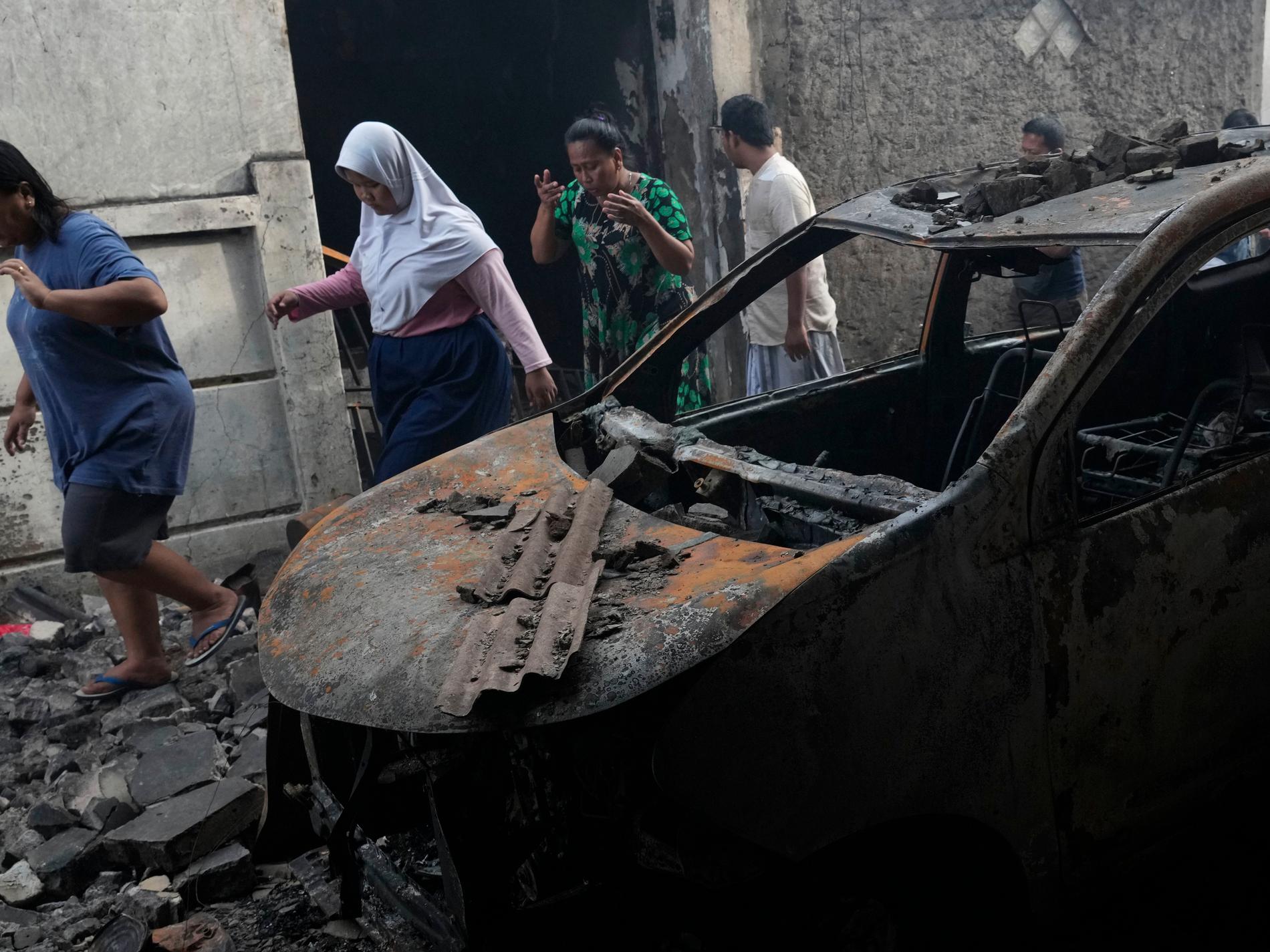 Tre saknas fortfarande efter indonesisk brand
