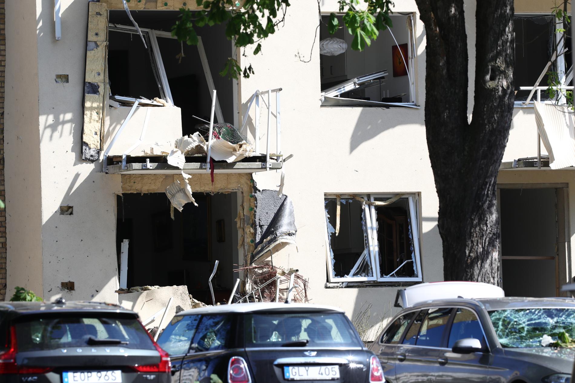 Exteriörbild på den mest skadade fastigheten efter fredagens explosion i Linköping.