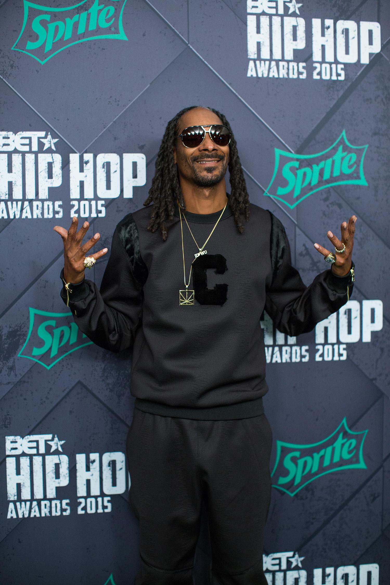 Snoop klarar sig undan lagens långa arm.