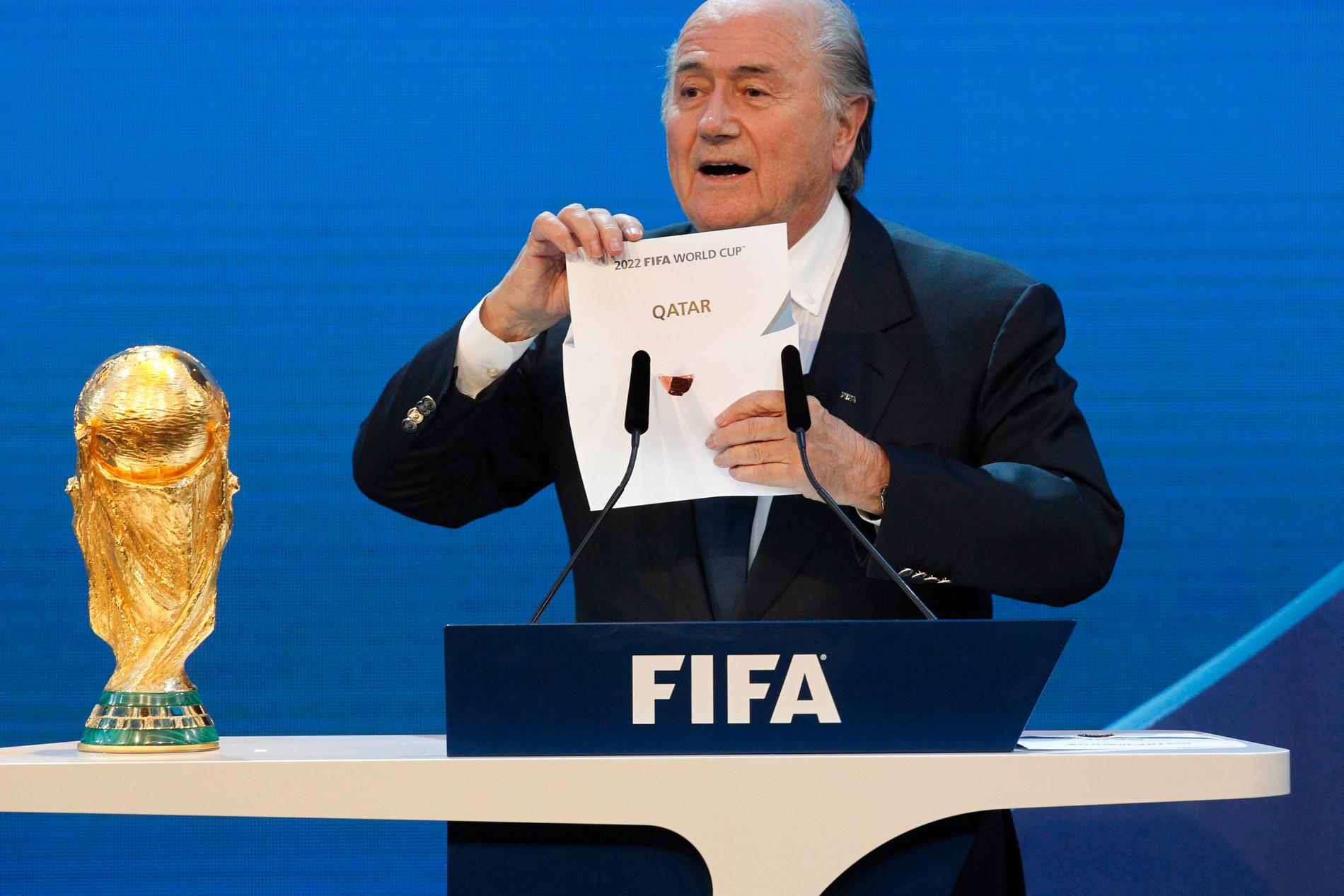 2 december 2010. Sepp Blatter tillkännager att Qatar får arrangera VM 2022.